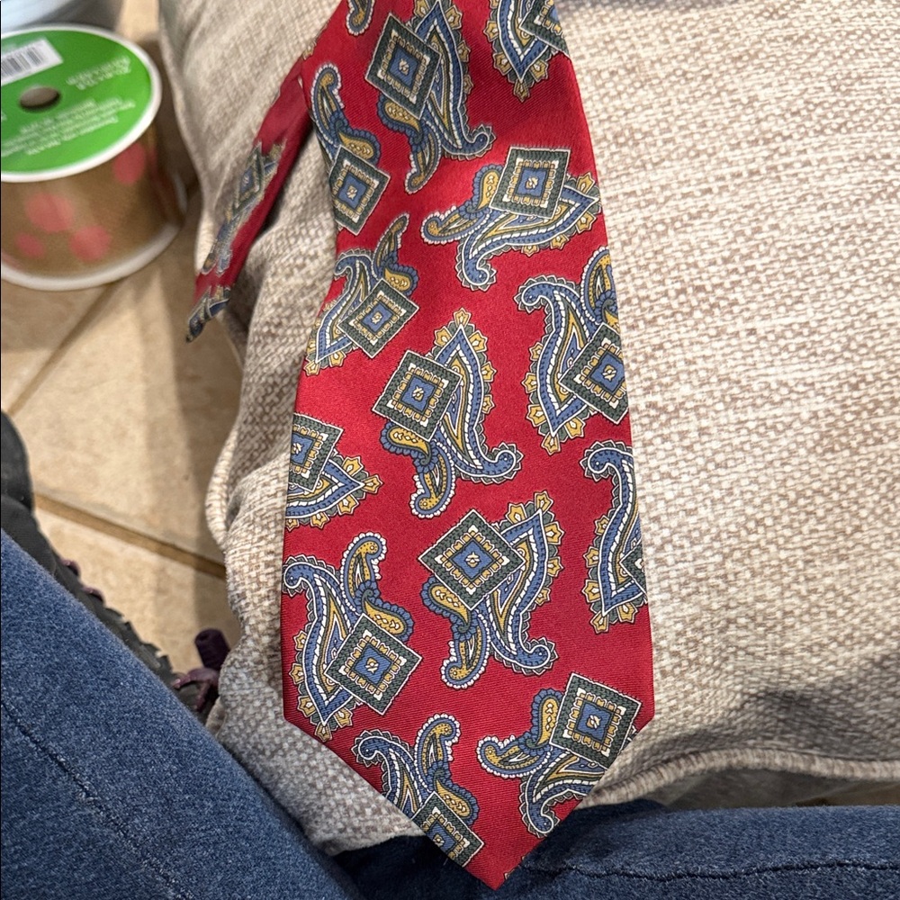 Van Heusen 417 Red and Blue Paisley Necktie